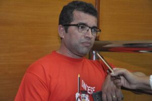 Professor Roberto Silva: "Deputados têm poder para apresentar emendas"